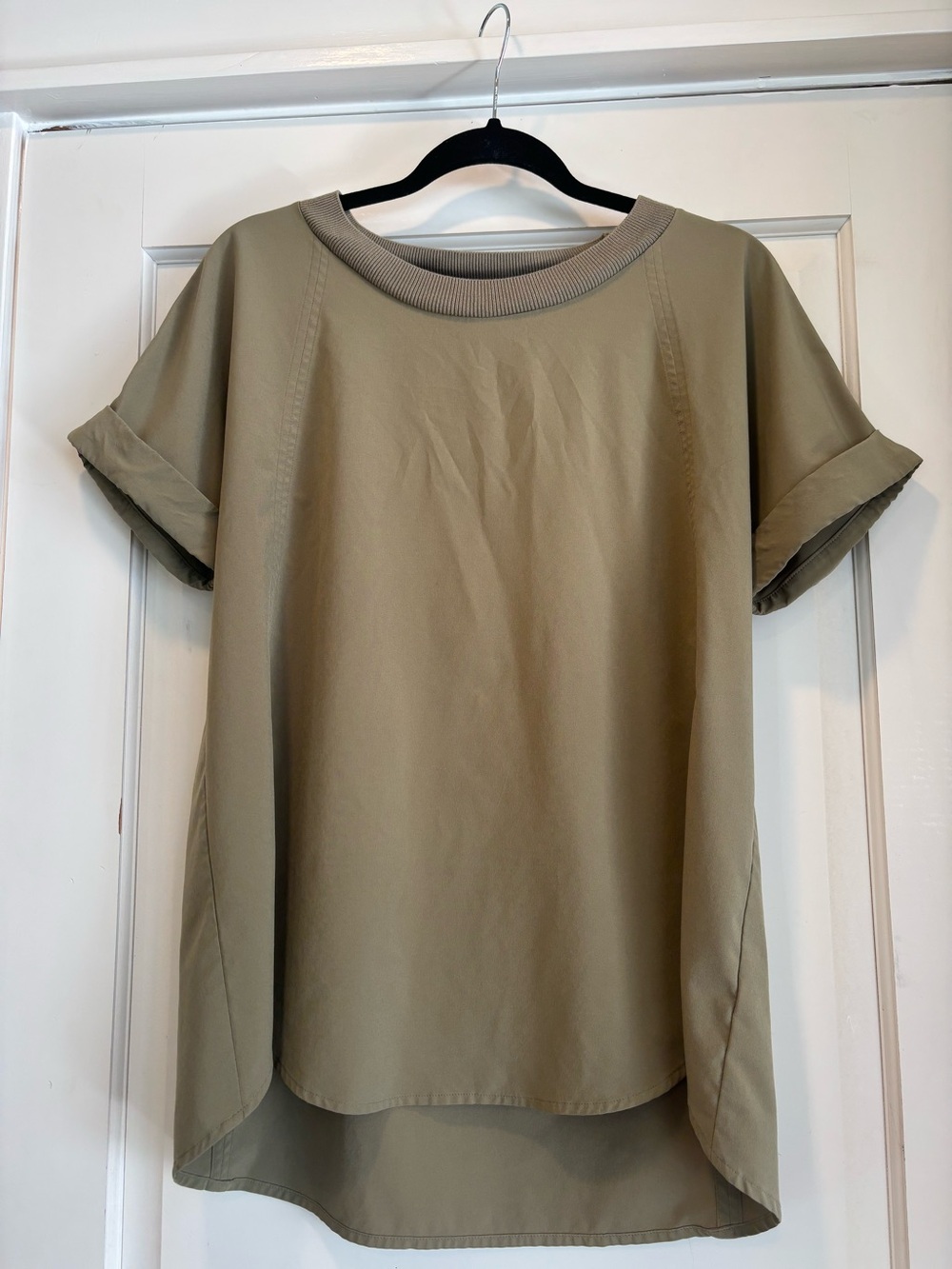 Athleta Zephyr Tee 2.0, olive green, size M